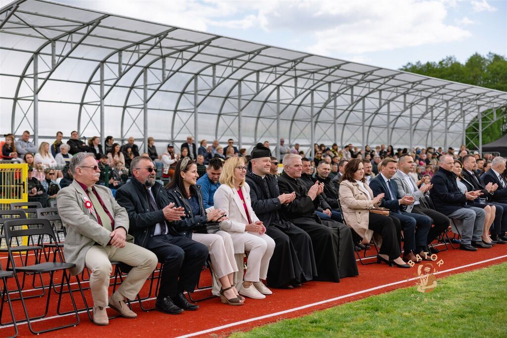 
                                                       Otwarcie stadionu
                                                