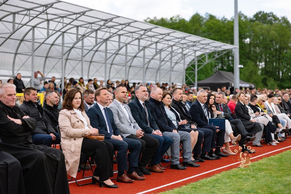 
                                                       Otwarcie stadionu
                                                