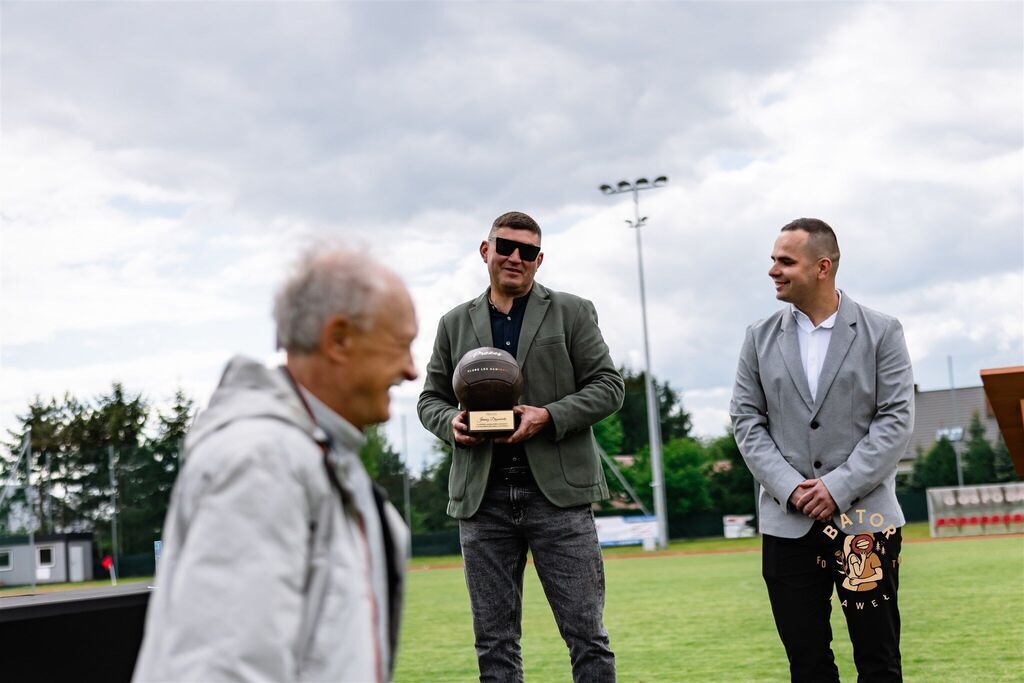 
                                                       Otwarcie stadionu
                                                