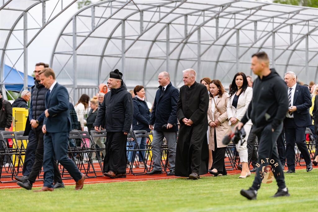 
                                                       Otwarcie stadionu
                                                