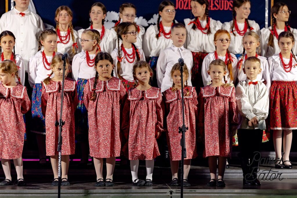 
                                                       Koncert pieśni patriotycznych 5
                                                