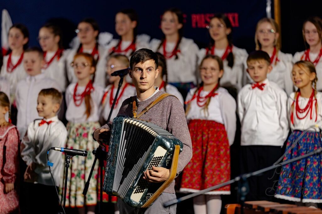 
                                                       Koncert pieśni patriotycznych 6
                                                