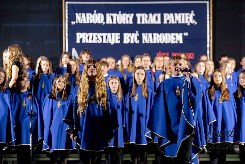 
                                                       Koncert pieśni patriotycznych 13
                                                