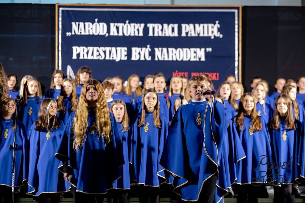 
                                                       Koncert pieśni patriotycznych 13
                                                