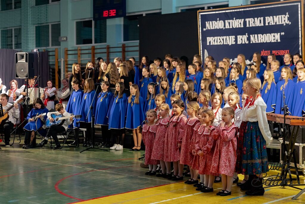 
                                                       Koncert pieśni patriotycznych 13
                                                