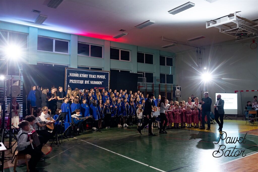 
                                                       Koncert pieśni patriotycznych 14
                                                