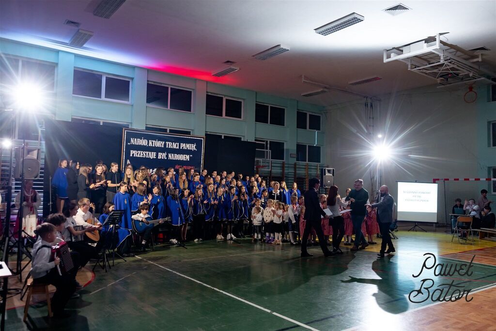 
                                                       Koncert pieśni patriotycznych 14
                                                