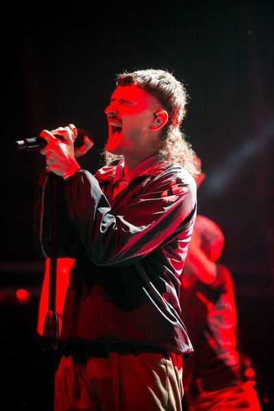 Występ muzyczny na scenie