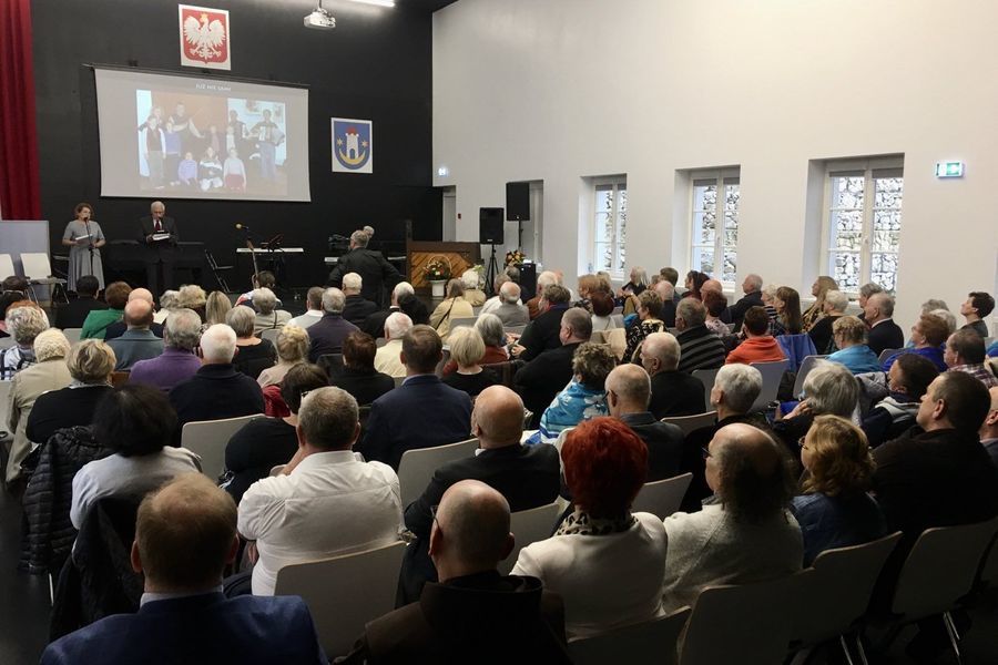 Publiczność zgromadzona na benefisie