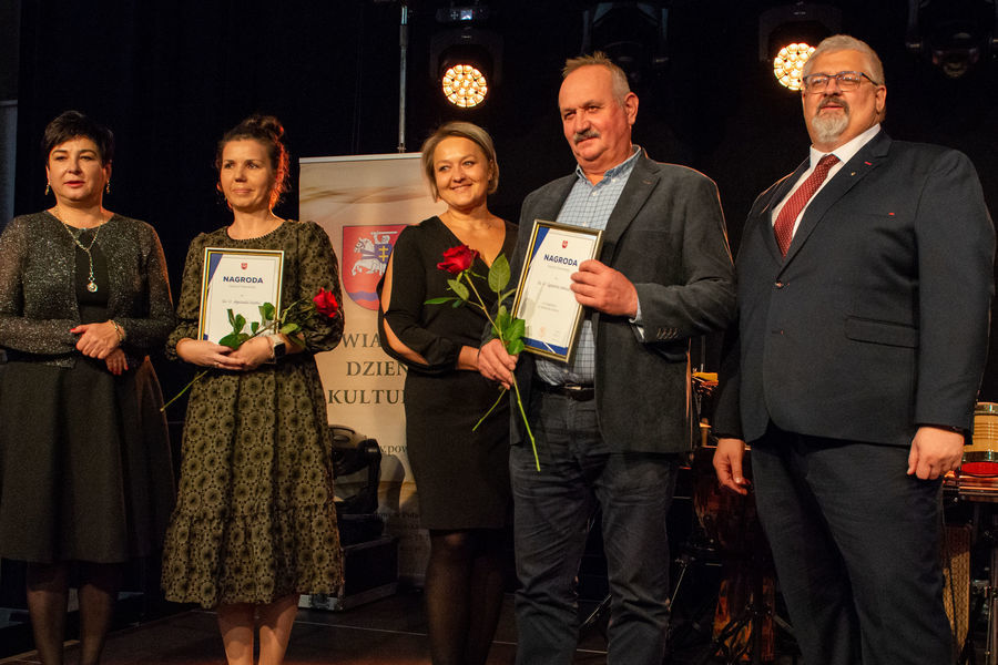 Nagrodzeni Justyna Prajsnar i Ryszard Urban 