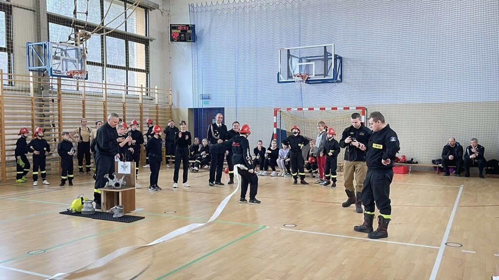 I Gminne Halowe Młodzieżowe Zawody Sportowo-Pożarnicze