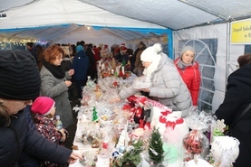 Kiermasz Bożonarodzeniowy - w prawie zimowej aurze 