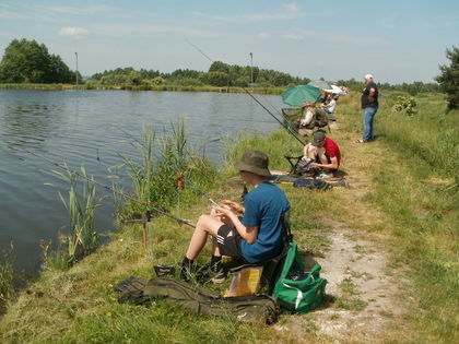 Zawody wędkarskie z okazji Dnia Dziecka 