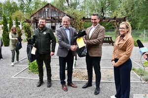 Przekazanie miastu sadzonek buka przez Zespół Lubelskich Parków Krajobrazowych