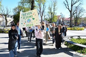 Obchody Dnia Ziemi w Krasnymstawie 2026. Zasadzenie klonu palmowego