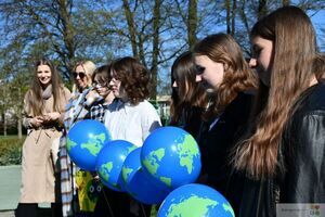 Obchody Dnia Ziemi w Krasnymstawie 2026. Zasadzenie klonu palmowego