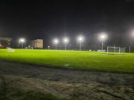Stadion Miejski w Krośniewicach z nowym oświetleniem i monitoringiem: Gmina Krośniewice