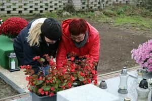 Na zdjęciu jest Burmistrz Krośniewic wraz z Przewodniczącą Skarg wniosków i petycji