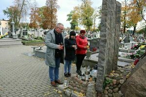 Na zdjęciu jest Burmistrz Krośniewic wraz z Zastępcą Krośniewic i Przewodniczącą Skarg wniosków i petycji