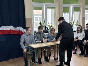 Ślubowanie klasy pierwszej w Liceum Ogólnokształcącym w Krośniewicach