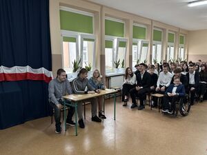 Ślubowanie klasy pierwszej w Liceum Ogólnokształcącym w Krośniewicach