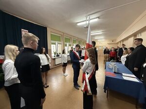 Ślubowanie klasy pierwszej w Liceum Ogólnokształcącym w Krośniewicach