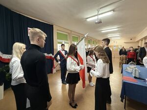 Ślubowanie klasy pierwszej w Liceum Ogólnokształcącym w Krośniewicach