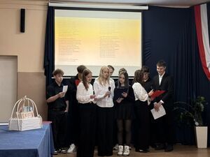 Ślubowanie klasy pierwszej w Liceum Ogólnokształcącym w Krośniewicach