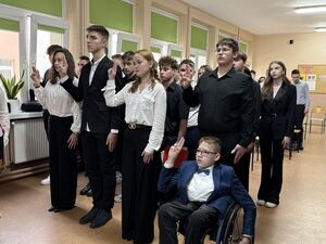 Ślubowanie klasy pierwszej w Liceum Ogólnokształcącym w Krośniewicach