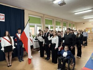 Ślubowanie klasy pierwszej w Liceum Ogólnokształcącym w Krośniewicach