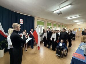 Ślubowanie klasy pierwszej w Liceum Ogólnokształcącym w Krośniewicach
