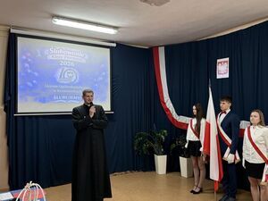 Ślubowanie klasy pierwszej w Liceum Ogólnokształcącym w Krośniewicach