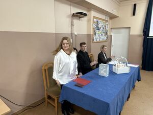 Ślubowanie klasy pierwszej w Liceum Ogólnokształcącym w Krośniewicach