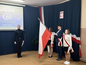 Ślubowanie klasy pierwszej w Liceum Ogólnokształcącym w Krośniewicach