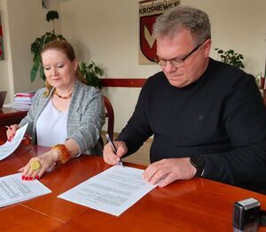 Podpisanie umowy na remont dróg - 700m2