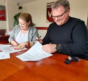 Podpisanie umowy na remont dróg - 700m2