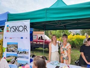 Pracownice LYSKOR-u na stoisku promocyjnym podczas dożynek w Jejkowicach