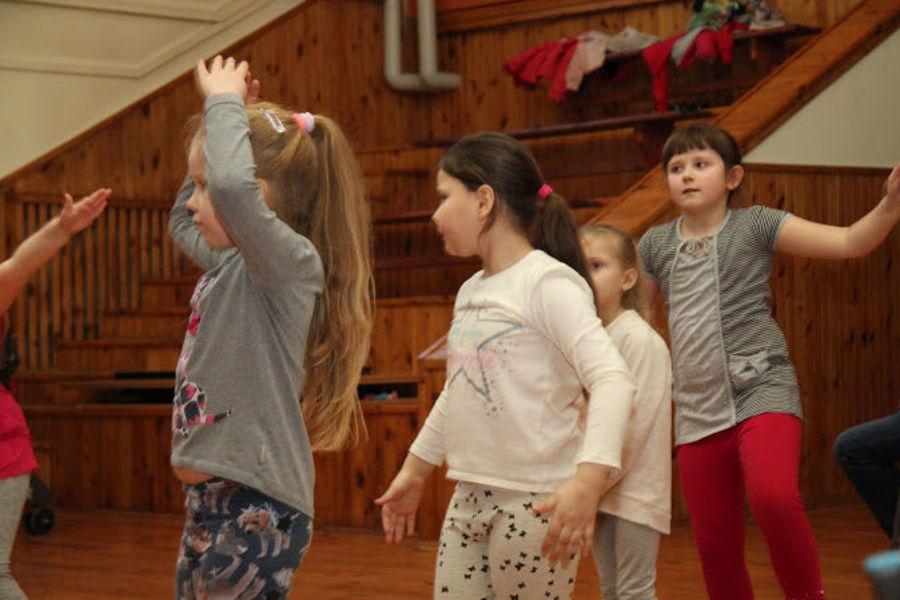 
                                                       Poniedziałkowe zajęcia taneczne dla najmłodszych w Domu Kultury w Markuszowie
                                                