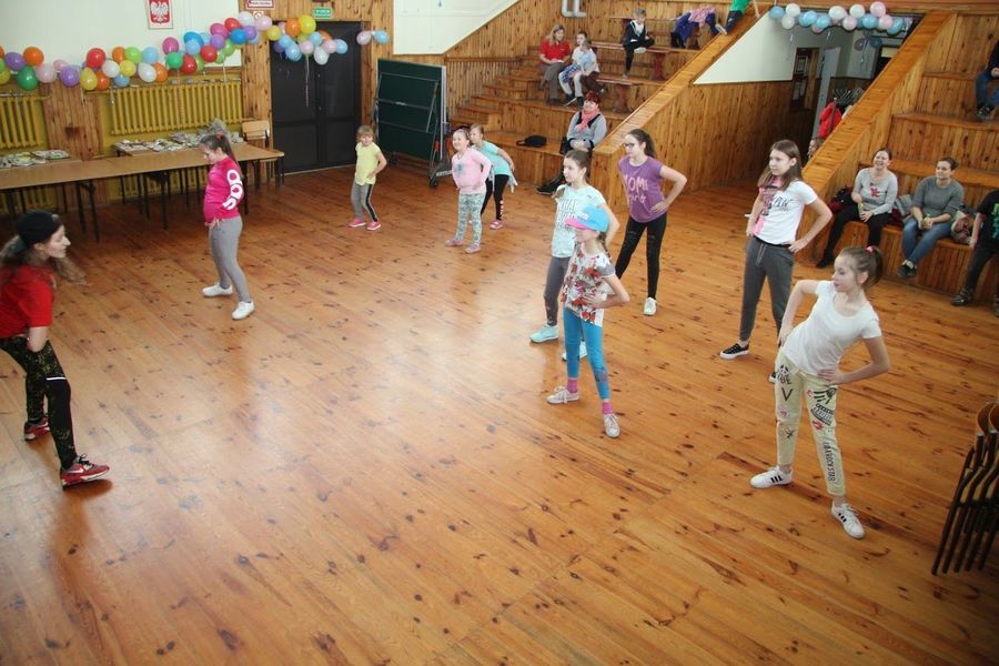 
                                                       HIP-HOPOWE warsztaty taneczne w Domu Kultury w Markuszowie
                                                