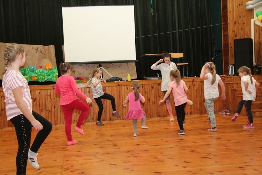 
                                                       Poniedziałkowe zajęcia ruchowo-taneczne dla najmłodszych w Domu Kultury
                                                