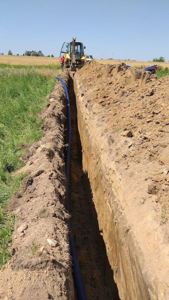
                                                    Wybudowanie nowej linii wodociągu za cmentarzem w Markuszowie oraz połączenie wodociągów Markuszów i Góry.  Wartość 567 333 zł, dotacja 538 966zł - Polski Ład.
                                                