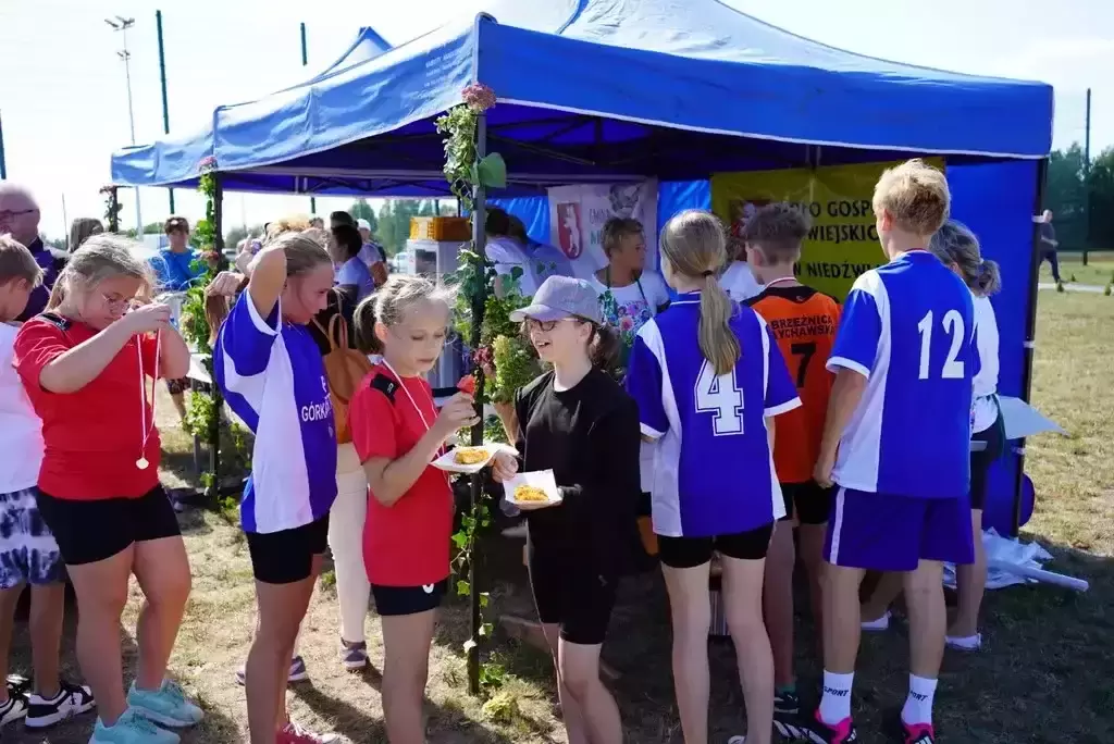 Uroczyste otwarcie Ogólnodostępnego Kompleksu Sportowego w Niedźwiadzie