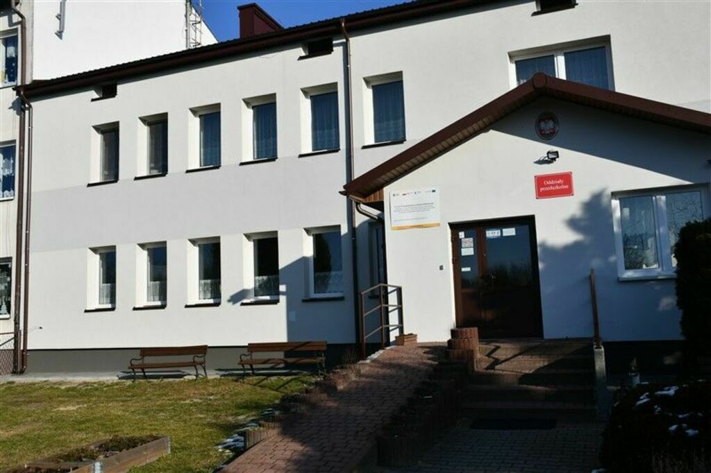 Szkoła Podstawowa Niedźwiada-Kolonia