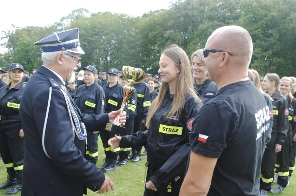 Drużyny OPS z gminy Niedźwiada na Powiatowych Zawodach Sportowo – Pożarniczych jednostek Ochotniczych Straży Pożarnych w Lubartowie