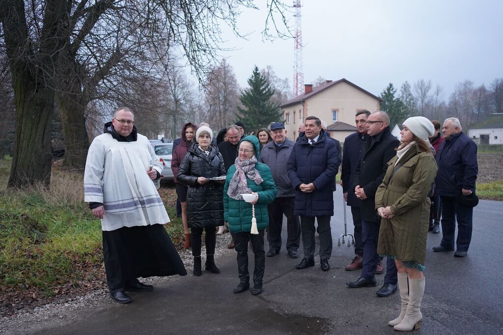 Otwarcie zmodernizowanej świetlicy wiejskiej oraz drogi gminnej nr G103512L(Lipowej) w Zabielu.