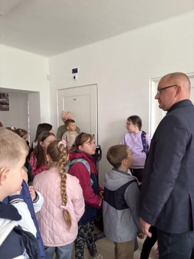 Wizyta uczniów ze Szkoły Podstawowej w Brzeźnicy Książęcej w Urzędzie Gminy Niedźwiada