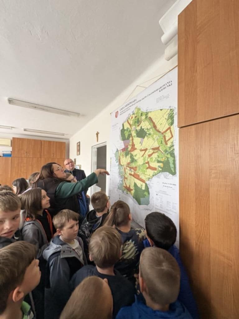 Wizyta uczniów ze Szkoły Podstawowej w Brzeźnicy Książęcej w Urzędzie Gminy Niedźwiada