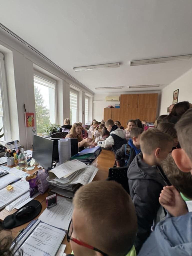Wizyta uczniów ze Szkoły Podstawowej w Brzeźnicy Książęcej w Urzędzie Gminy Niedźwiada