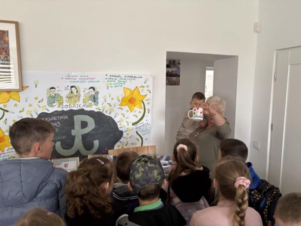 Wizyta uczniów ze Szkoły Podstawowej w Brzeźnicy Książęcej w Urzędzie Gminy Niedźwiada