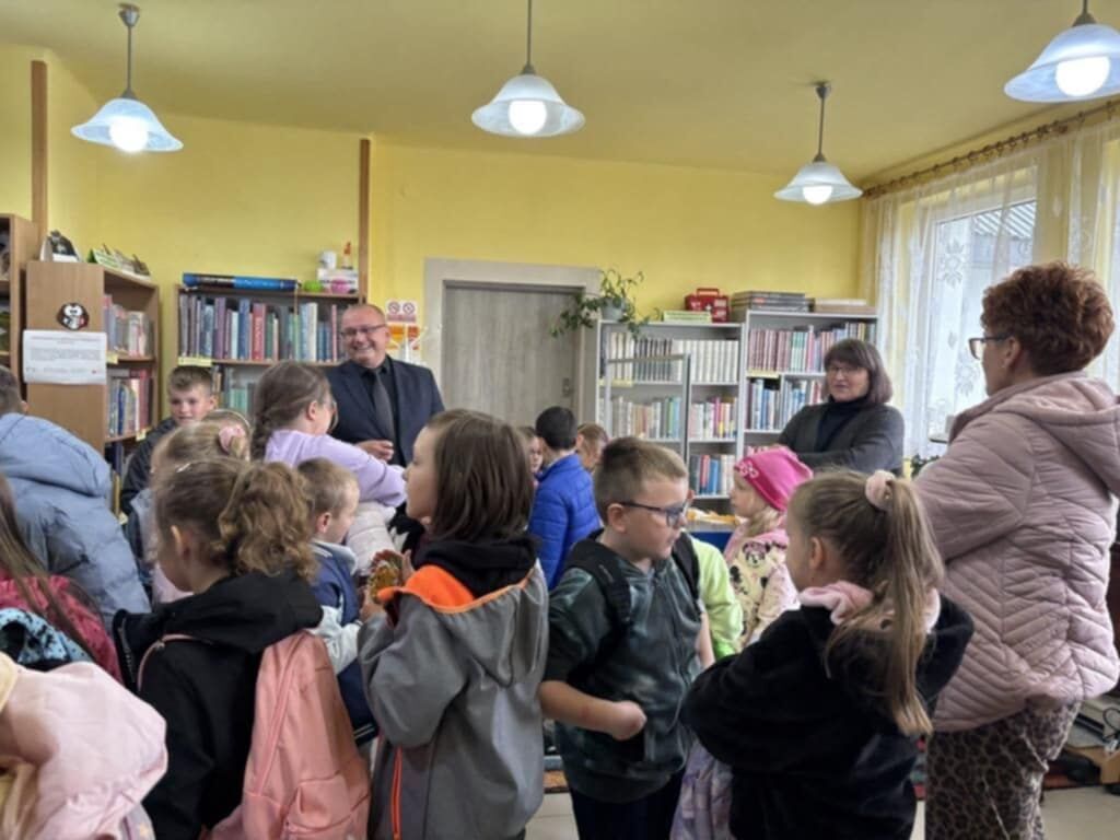 Wizyta uczniów ze Szkoły Podstawowej w Brzeźnicy Książęcej w Urzędzie Gminy Niedźwiada